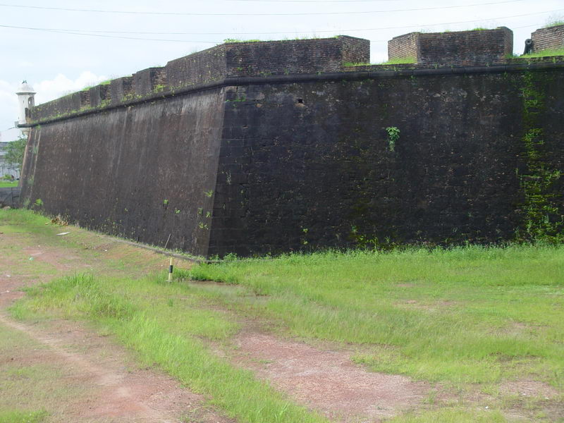 Vista externa da imponente Muralha